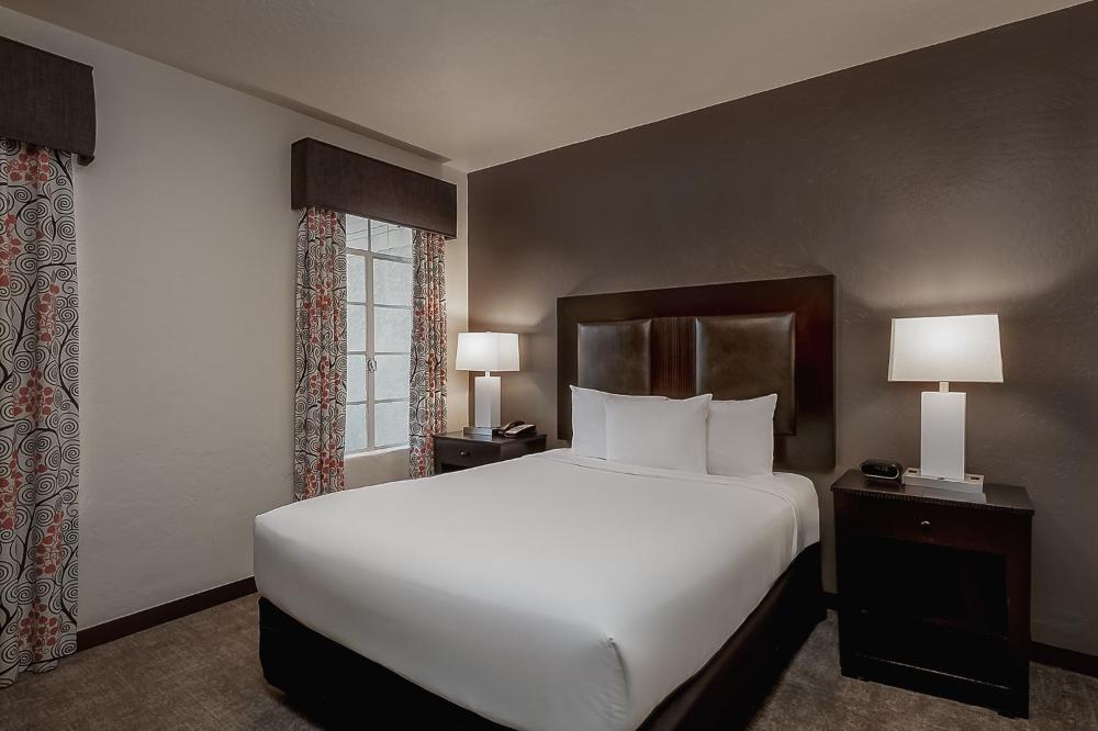 Queen Room interior